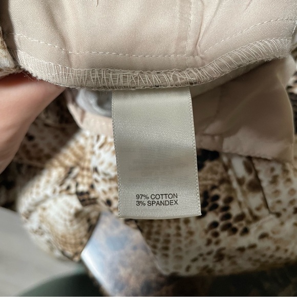 White House Black Market Snake Print Tapered Ankle City Pants Size 6 R - Picture 9 of 11